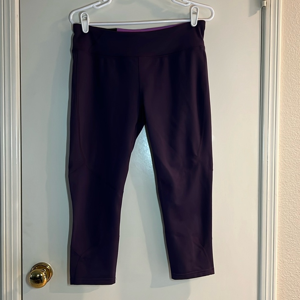 Oakley women’s workout capri pants. NWT